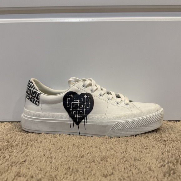 Chito x Givenchy City Heart 4G Tag Effect EU 37 Womens 7/Mens 5.5‎ 🔥Rare🔥 - Picture 1 of 13